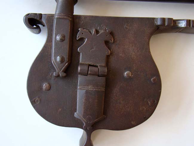 A wonderful 18th century iron gate lock — image 2